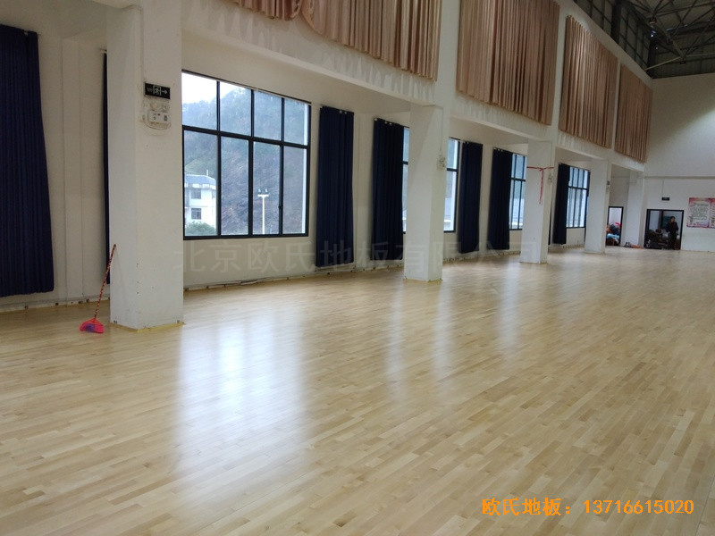 �V�����ٿh�hУ�\(y��n)��(d��ng)�^�w��ľ�ذ尲�b����4