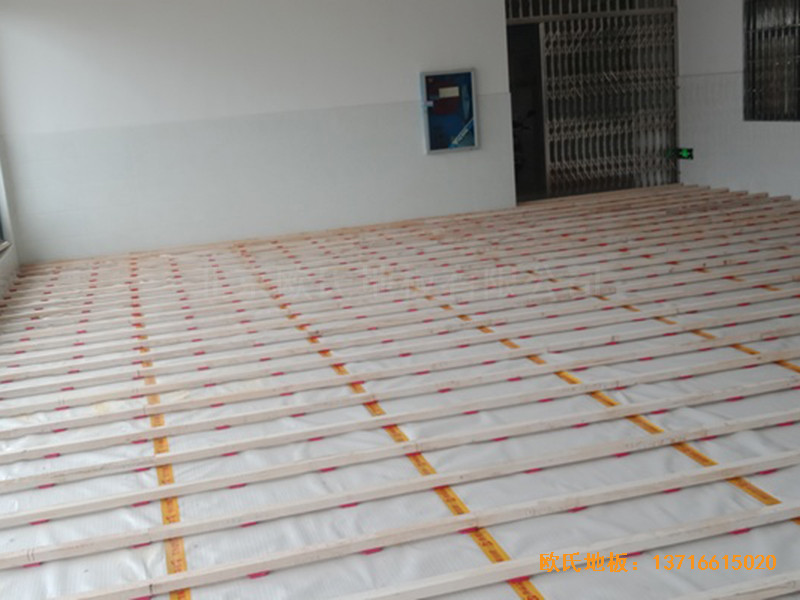 ���Ϻ���Fһ���\(y��n)��(d��ng)�^�w��ľ�ذ���b����0