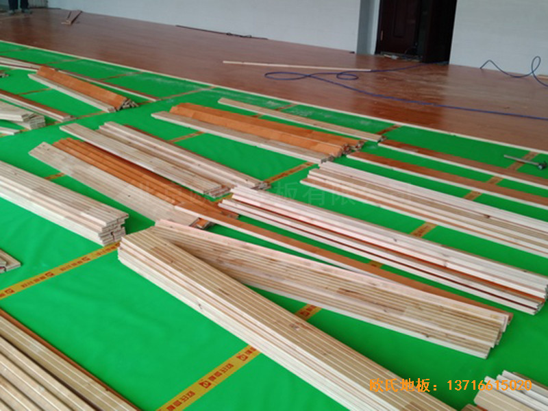 ���Ϻ���Fһ���\(y��n)��(d��ng)�^�w��ľ�ذ���b����2